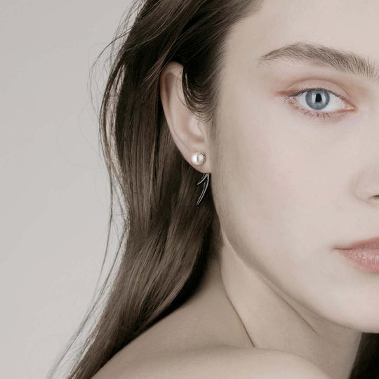 Hooked Pearl Talon Earrings - Black Rhodium - CB040.BRNAEOS