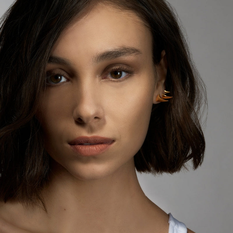 shaun-leane-rose-thorn-large-swerve-earrings-gold-rt021-yvnaeos