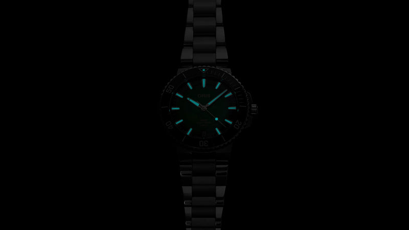 Aquis Date Calibre 400 Watch, Green