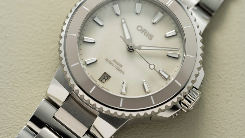 Aquis Date Watch, White