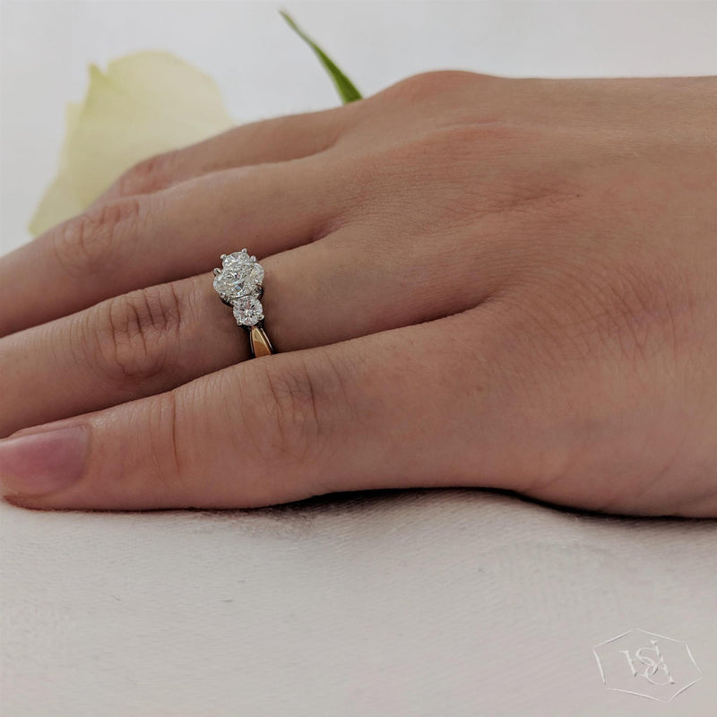 18ct Yellow Gold Oval Cut Engagement Ring - 0.80ct