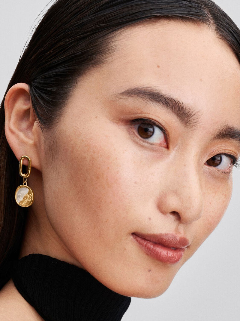 Pegasus Medallion with Mother of Pearl - 14ct Gold Plated - 764090C01