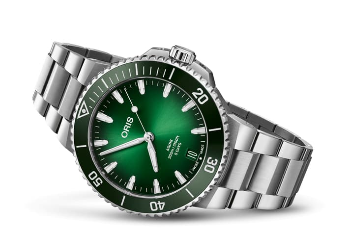 Aquis Date Calibre 400 Watch, Green