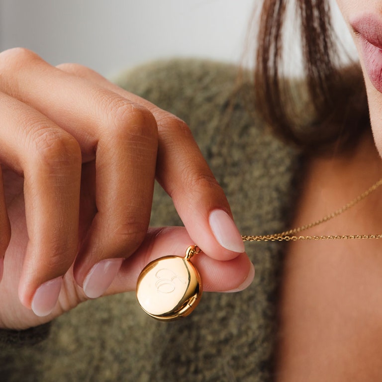 Stilla Mother of Pearl Locket - Gold - 39094YWTN