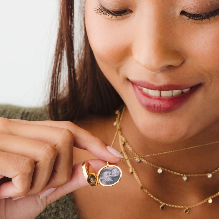 Stilla Mother of Pearl Locket - Gold - 39094YWTN