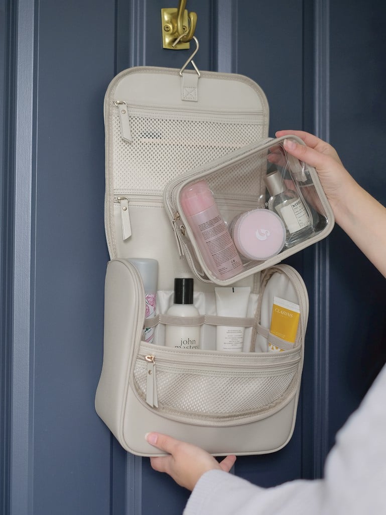 Large Hanging Washbag - Oatmeal - 75630