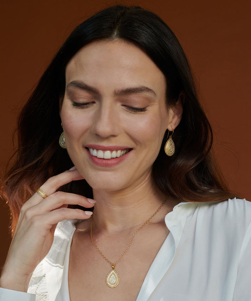 Medium Scalloped Drop Pendant Necklace - Gold - NK10535-GPL