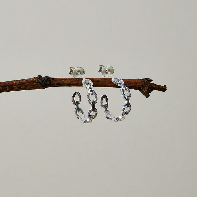 Figaro Chain Huggie Hoop Earrings - Silver - SEH3470