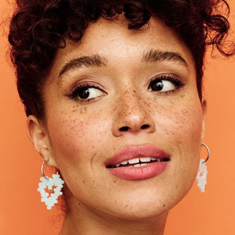 Mini Hearts In Flowers Earrings - Gold/White Pearl - 23EMHIFwpgv