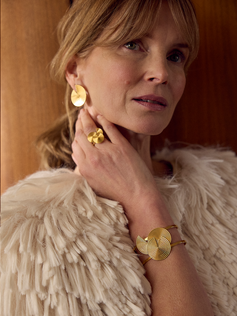 Front Facing Evolve Illusion Earrings - Gold - PME12GP