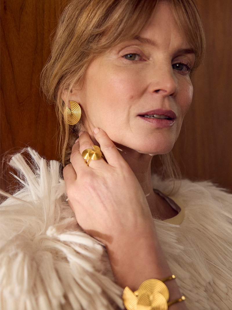 Front Facing Evolve Illusion Earrings - Gold - PME12GP