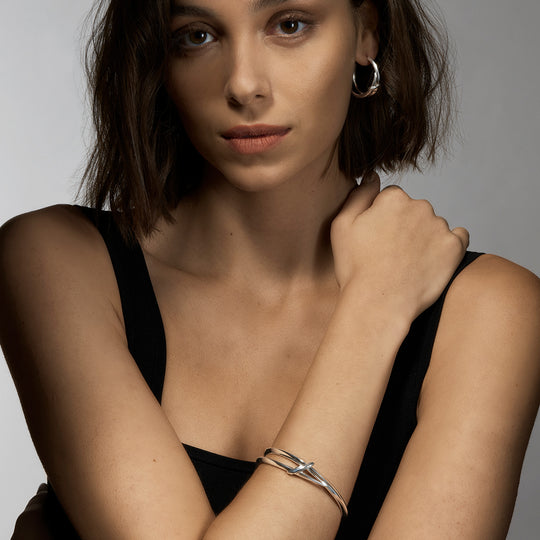 Sabre Deco Twist Bangle, Medium - Silver - SA087.SSNABZM