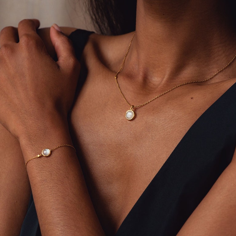 Stilla Moonstone Pendant - Gold - 38032YWTN