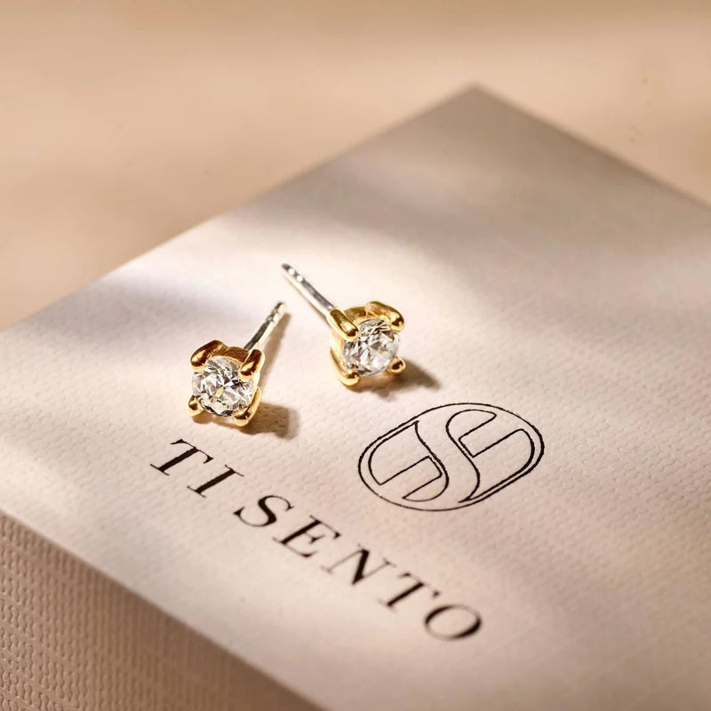 Classic Zirconia Earstuds, 4mm - Gold