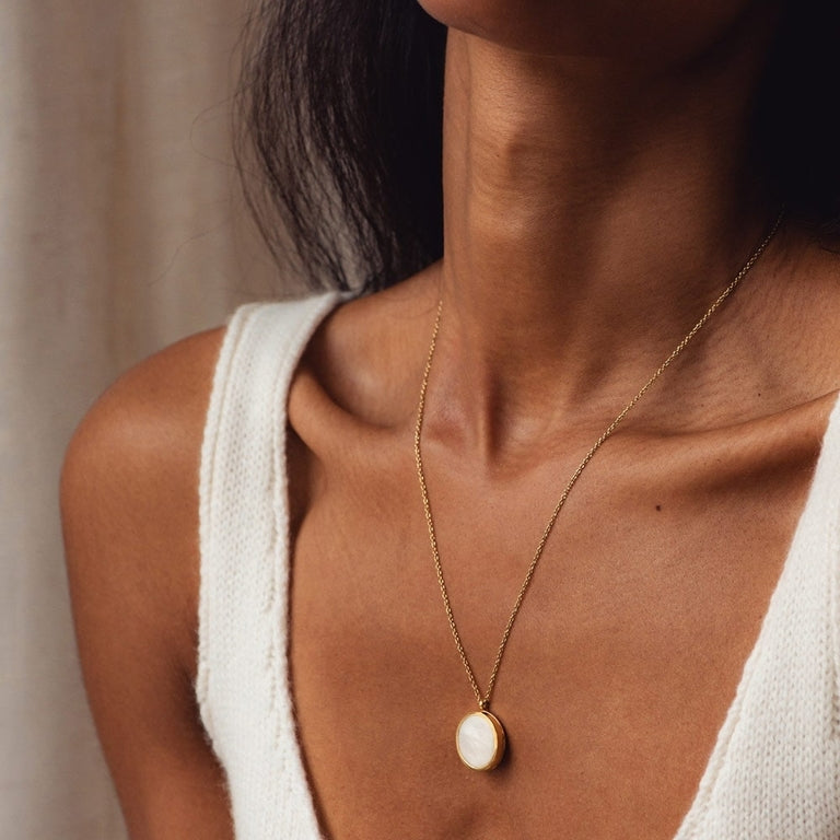 Stilla Mother of Pearl Locket - Gold - 39094YWTN