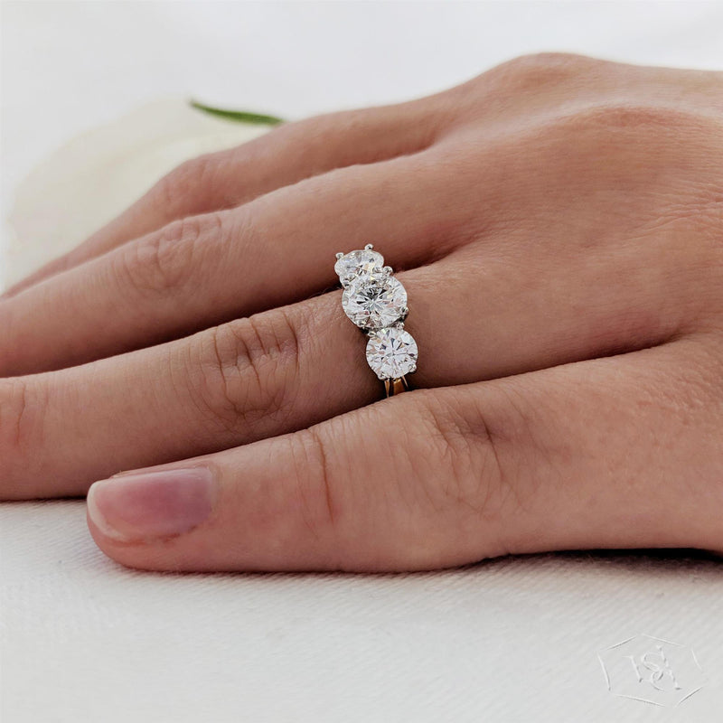 18ct Yellow Gold Round Brilliant Cut Trilogy Ring - 1.20ct