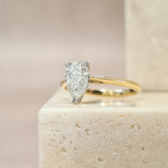 18ct Yellow Gold Pear Cut Diamond Engagement Ring - 1.00ct