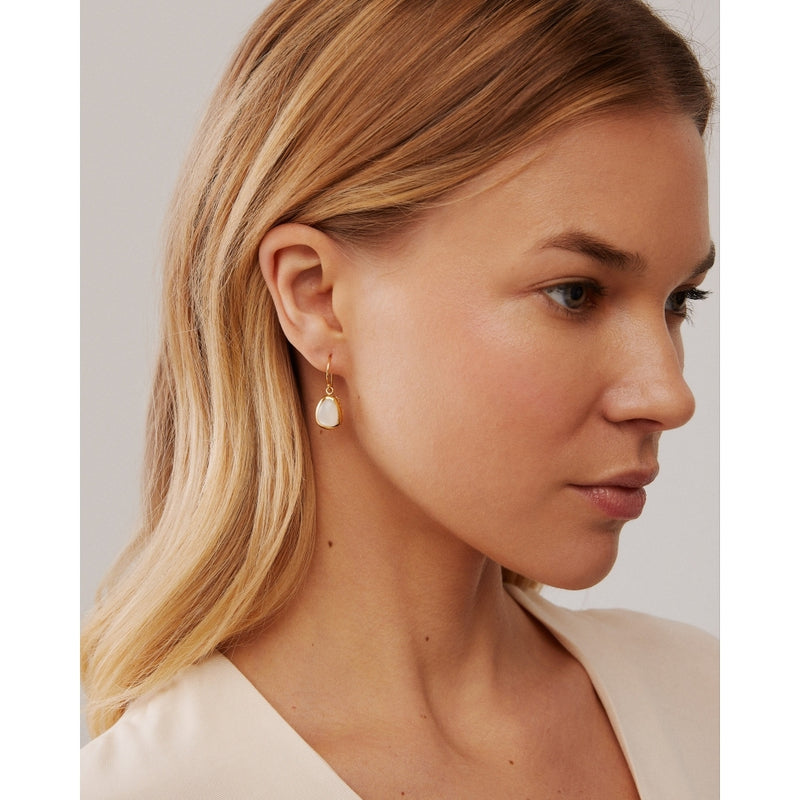 anna-beck-asymmetrical-drop-earrings-moonstone-gold-er10355-gwms