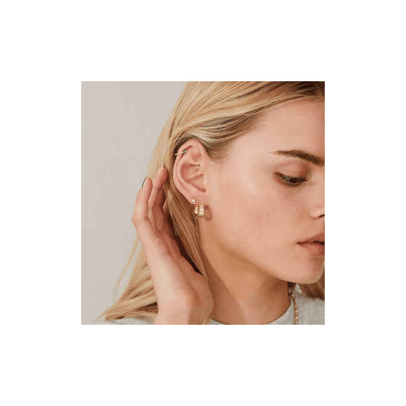 metier-by-tomfoolery-baguette-cut-diamond-huggie-hoop-earring-gold-hg-c-bagdia