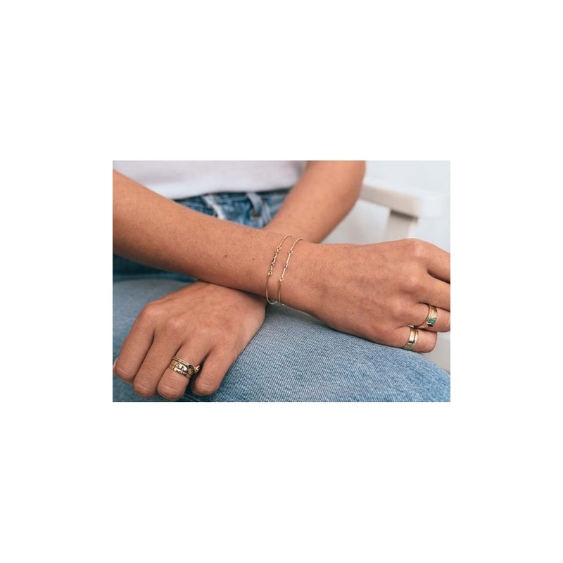 metier-by-tomfoolery-baguette-cut-emerald-cuff-gold-br-c-bag-em