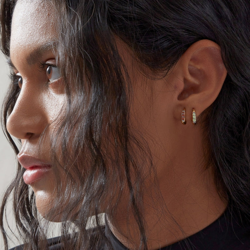 rachel-jackson-huggie-hoop-earrings-gold-emerald-bire3gpem