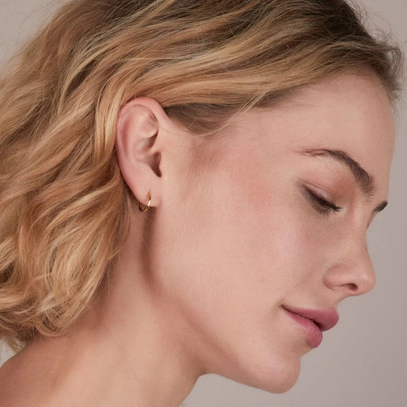 rachel-jackson-huggie-hoop-earrings-silver-mode5s