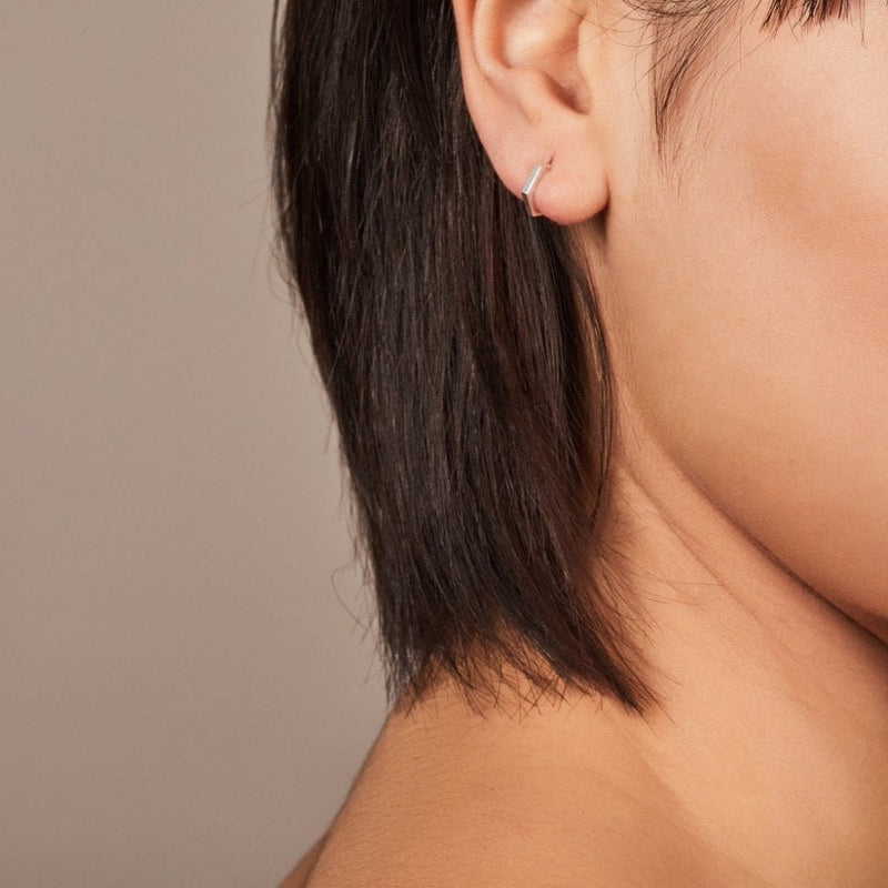 rachel-jackson-mini-hexagon-hoop-earrings-silver-hxe18s