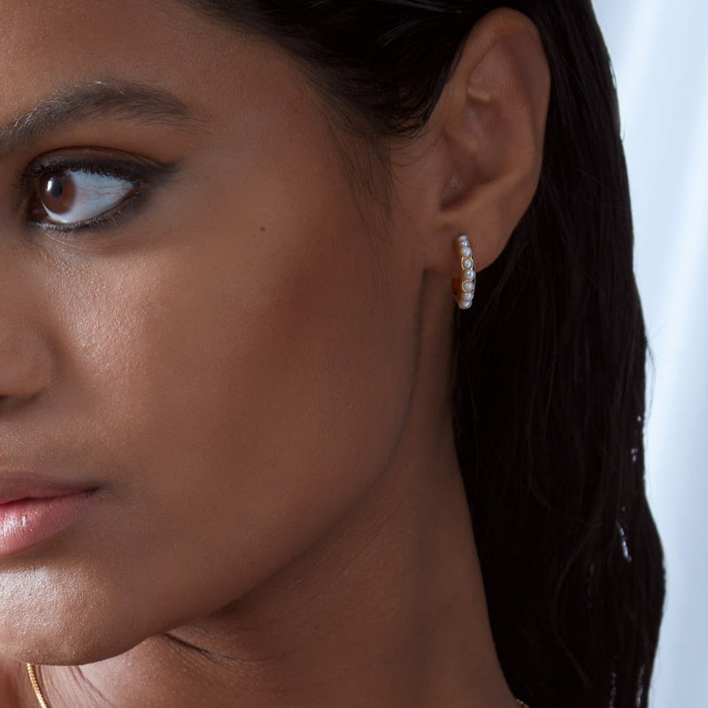 rachel-jackson-studded-pearl-hoop-earrings-gold-ple01gp