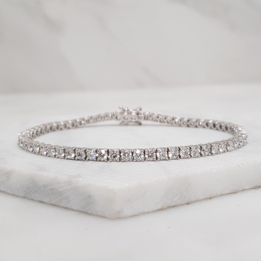 18ct White Gold Brilliant Cut Diamond Tennis Bracelet - 5.52ct