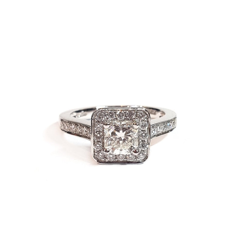 sarah-layton-platinum-lucére-diamond-ring-1-11ct