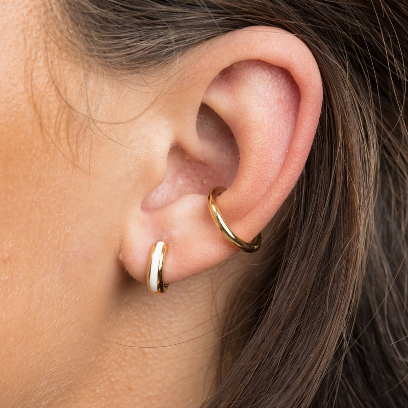 scream-pretty-candy-stripe-huggie-hoop-earrings-gold-white-spg-59