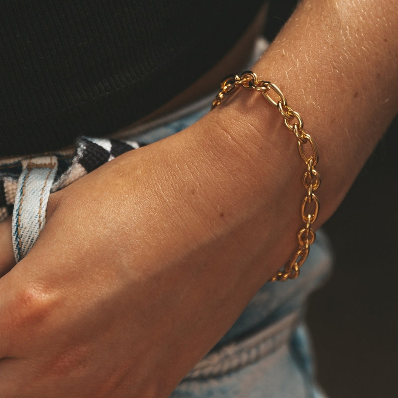 scream-pretty-chunky-chain-bracelet-gold-spg-4