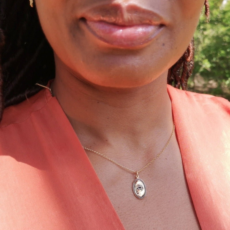 scream-pretty-crying-eye-necklace-gold-spcngce-1