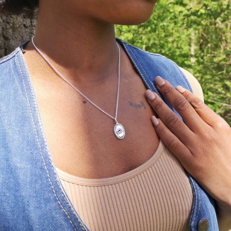 scream-pretty-crying-eye-necklace-silver-spcnsce-1