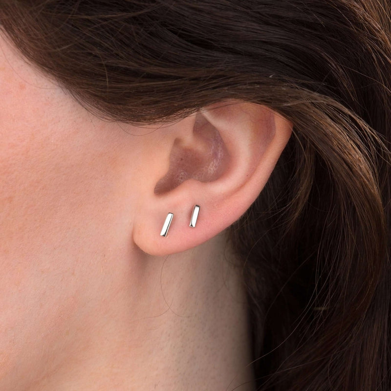 scream-pretty-dash-stud-earrings-gold-spesgs35