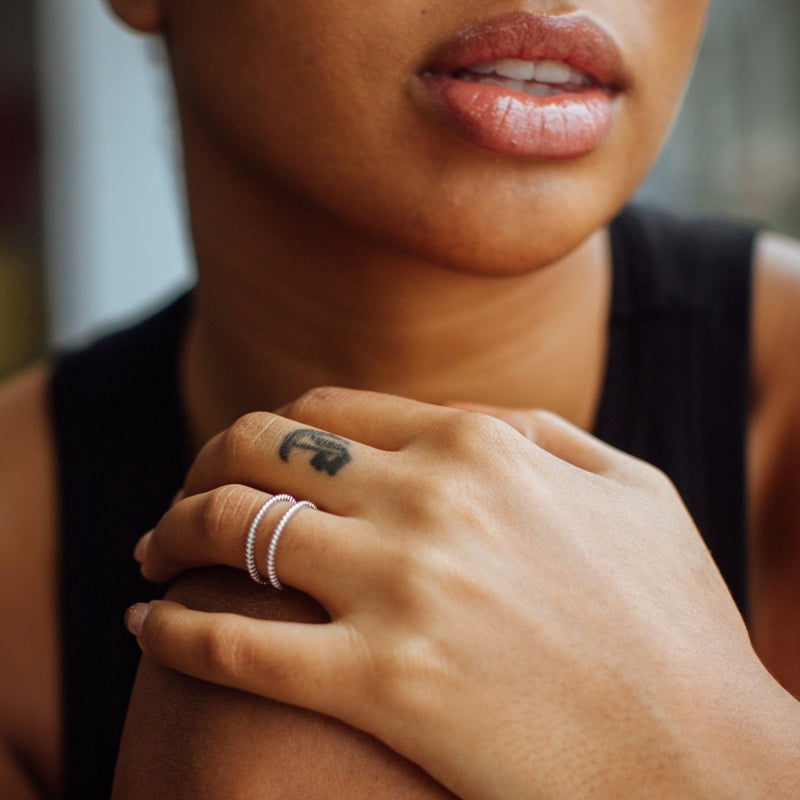 scream-pretty-hannah-martin-double-band-twist-open-ring-silver-sps-343