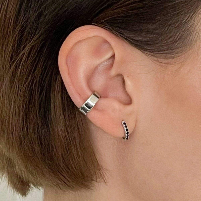scream-pretty-huggie-hoop-earrings-silver-black-spesss52-pv