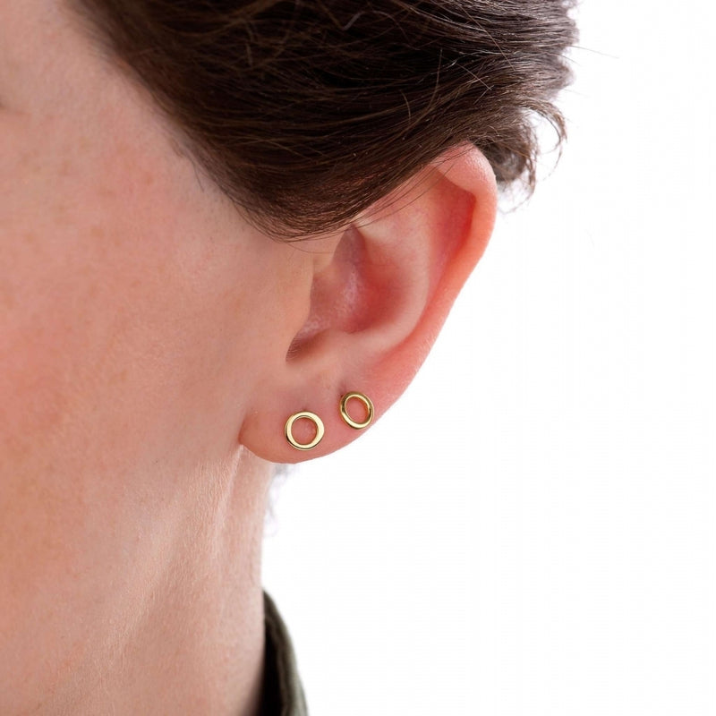 scream-pretty-small-open-circle-stud-earrings-gold-spesgs27
