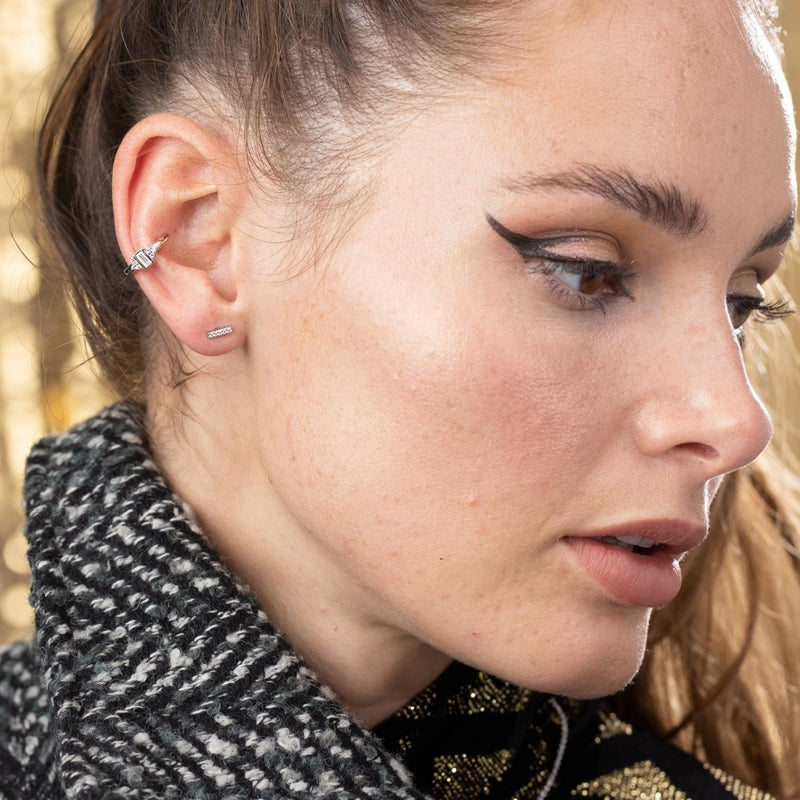 scream-pretty-sparkling-dash-stud-earrings-gold-spg-236