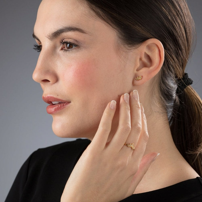 scream-pretty-sparkling-three-petal-stud-earrings-silver