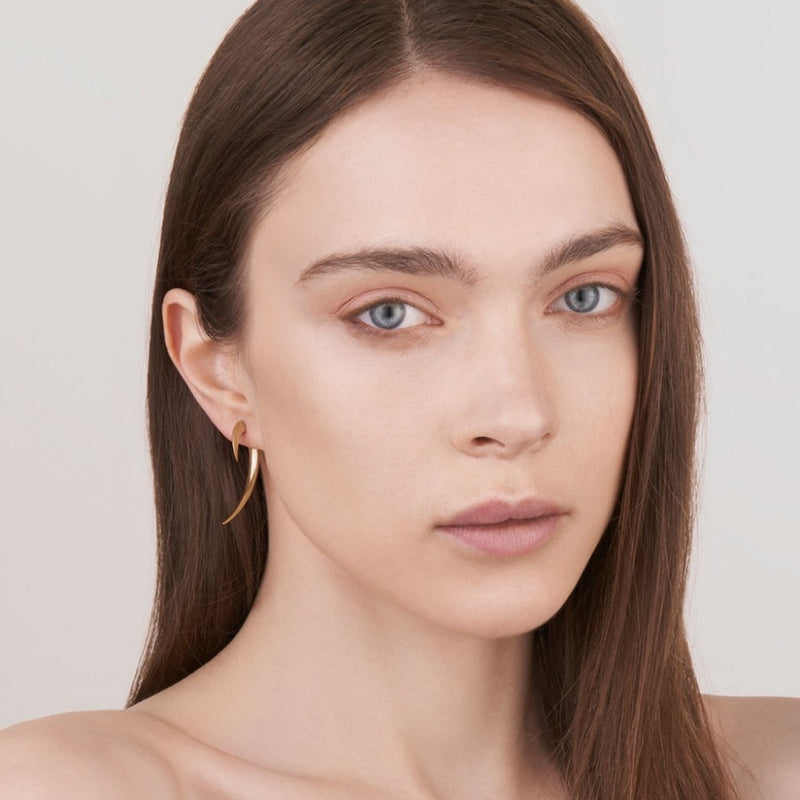 shaun-leane-hook-earrings-gold-ht008-yvnaeos