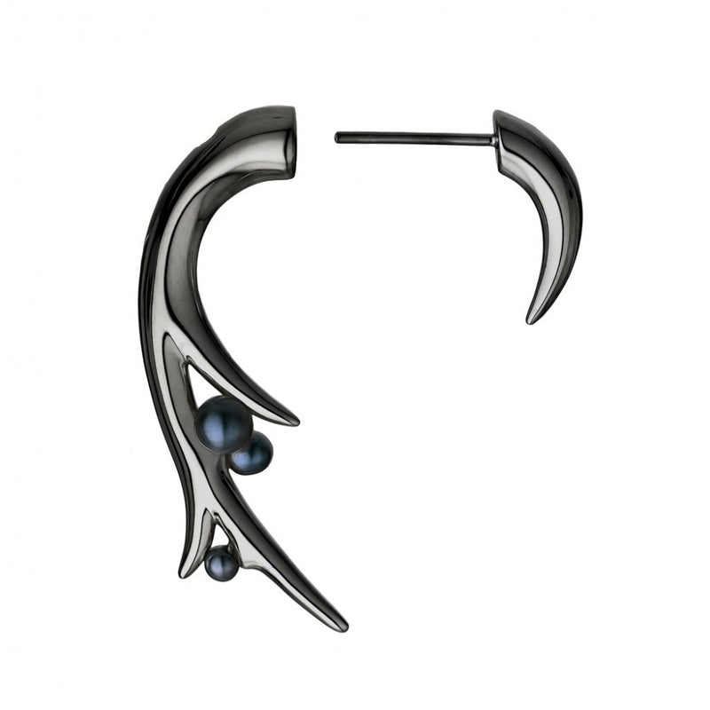 shaun-leane-hooked-black-pearl-earrings-large-cb052-brbkeos