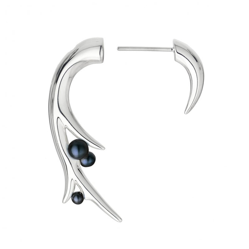 shaun-leane-hooked-black-pearl-large-silver-earrings-cb052-ssbkeos