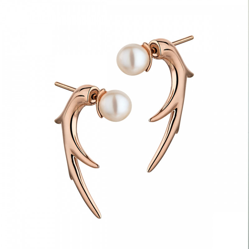 shaun-leane-hooked-pearl-talon-earrings-rose-gold-cb040-rvnaeos