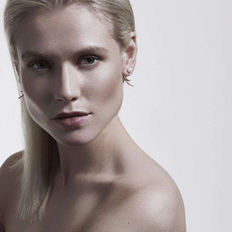 shaun-leane-hooked-pearl-talon-earrings-rose-gold-cb040-rvnaeos