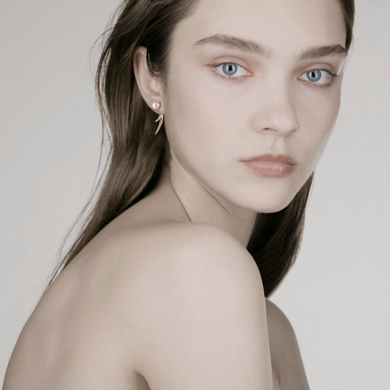 shaun-leane-hooked-pearl-talon-earrings-rose-gold-cb040-rvnaeos