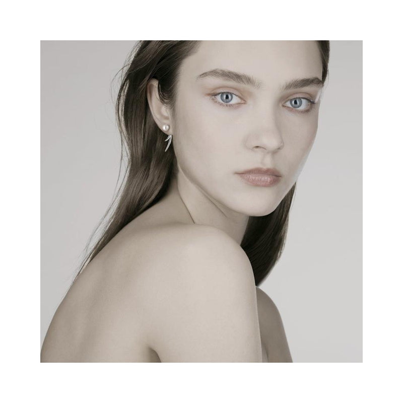 shaun-leane-hooked-pearl-talon-earrings-silver-cb040-ssnaeos