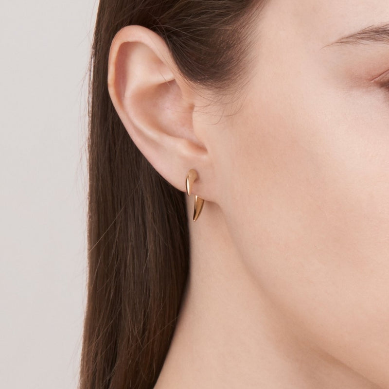 shaun-leane-mini-talon-earrings-gold-ht031-yvnaeos