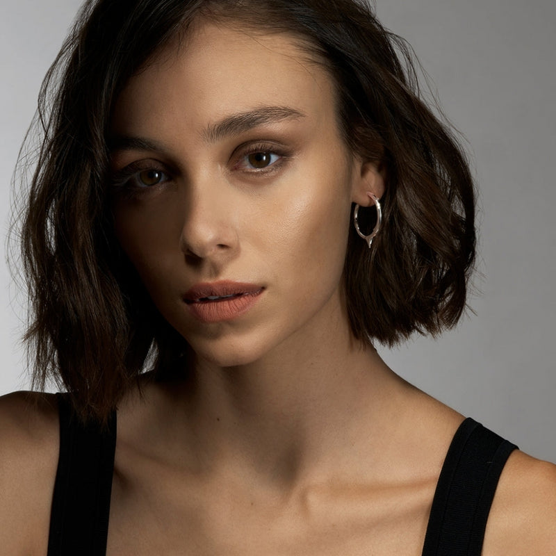 shaun-leane-rose-thorn-hoop-earrings-silver-rt024-ssnaeos