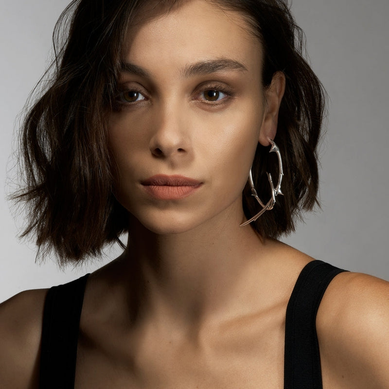 shaun-leane-rose-thorn-statement-hoop-earrings-silver-rt029-ssnaeos